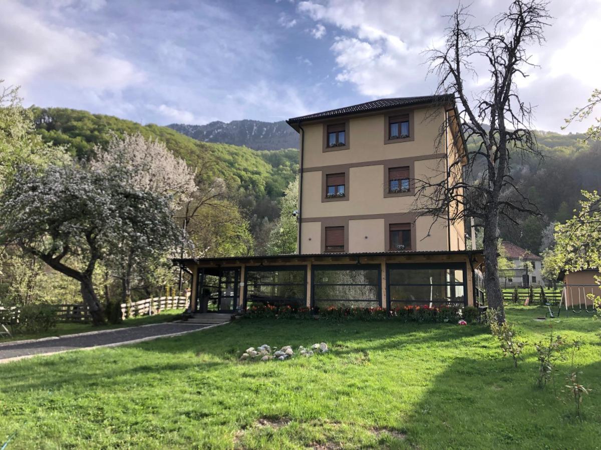 Zvjezdana Dolina Garni Hotel Andrijevica 外观 照片